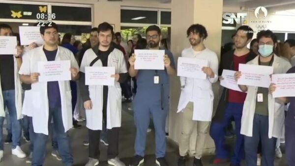 Brazos caídos de médicos residentes en el Hospital de Clínicas - SNT