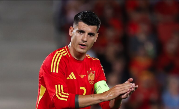 Versus / El delantero español Álvaro Morata firma con el AC Milan