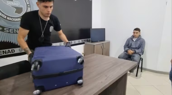 Exjugador de Trinidense detenido en el aeropuerto con cocaína