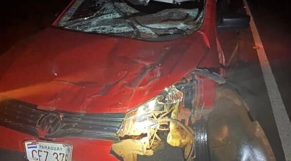 Caballo suelto provoca aparatoso accidente en José Leandro Oviedo - Radio Imperio 106.7 FM