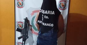 Diario HOY | Circulaba con una réplica de fusil y fue detenido por la Policía