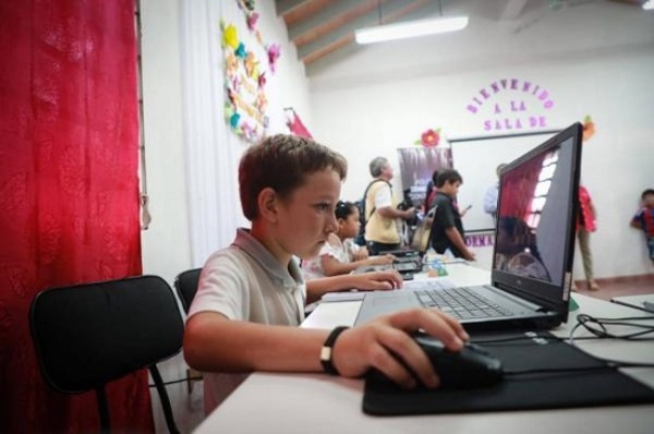 Itaipú y MEC firman acuerdo para impulsar desarrollo tecnológico en escuelas - ADN Digital