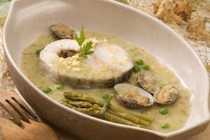 Merluza en salsa verde con almejas y langostinos: receta vasca - Gastronomía - ABC Color