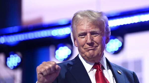 Trump dice que habló con Zelenski y le prometió "poner fin a la guerra" en Ucrania
