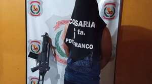 Circulaba con una réplica de fusil y fue detenido por la Policía - Noticiero Paraguay