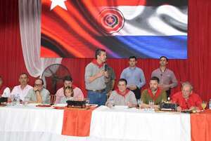 Santi Peña almuerza con Horacio Cartes en mitín político en medio de su Día de Gobierno en Caazapá - Nacionales - ABC Color