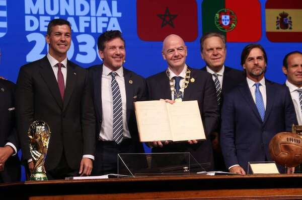 FIFA y Conmebol firman acta del Mundial 2030 - Fútbol Internacional - ABC Color