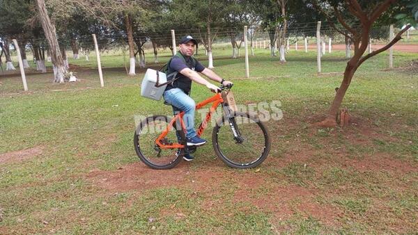 En bicicleta lleva vacunas casa por casa para proteger a la comunidad – Diario TNPRESS