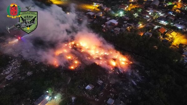Incendio de gran magnitud en la zona de Bañado Sur