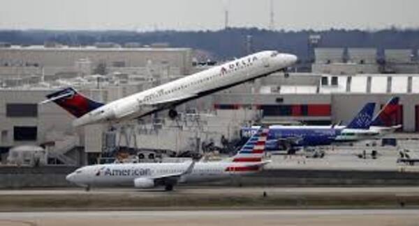 Aerolíneas reanudan vuelos tras fallo informático global sin precedentes