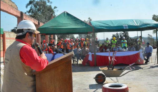 Destacan la construcción de 20 km de acueducto en Caapucú - ADN Digital