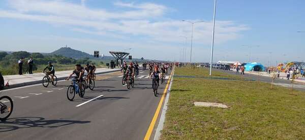 Video: humareda de Cateura resta brillo a la habilitación de Costanera Sur - Nacionales - ABC Color