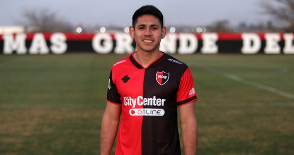 Versus / Saúl Salcedo a su llegada a Newell's: "Vengo de un equipo grande a otro muy grande"