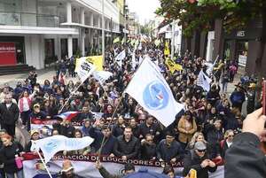 Terminan las vacaciones: docentes volverán a clases en crispación con el Gobierno - Nacionales - ABC Color
