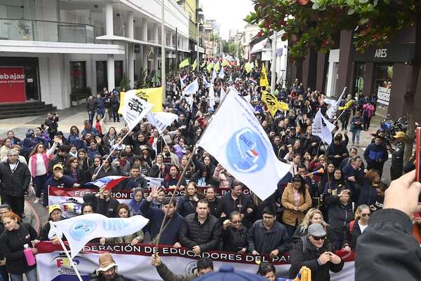 Terminan las vacaciones: docentes volverán a clases en crispación con el Gobierno - Nacionales - ABC Color
