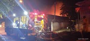 Incendio provocado en el Bañado sur deja pérdidas materiales - ADN Digital