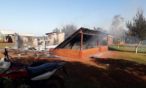 Incendio consume vivienda