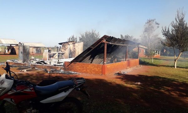 Incendio consume vivienda
