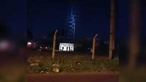Tras amenazas de lanzarse de una torre, joven es rescatado - Oasis FM 94.3