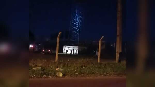 Tras amenazas de lanzarse de una torre, joven es rescatado - Oasis FM 94.3