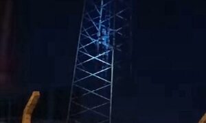 Menor de 17 años amenazó con lanzarse de torre del estadio del 2 de Mayo