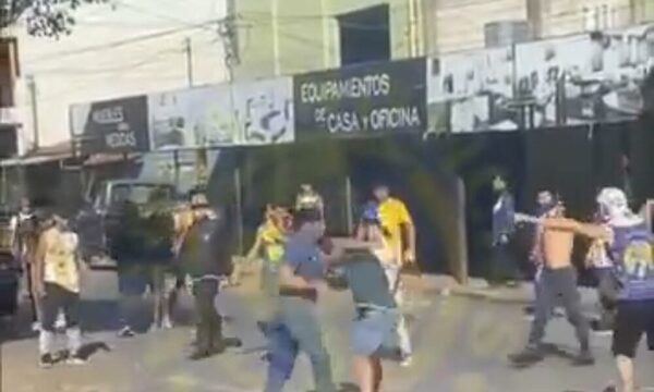 (VIDEO) Barras de Luqueño se moquetearon en la previa del partido
