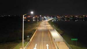 Dos kilómetros de cables subterráneos vuelven a iluminar la Costanera de Encarnación