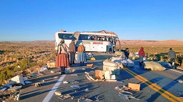 Confirman 24 fallecidos y más de 45 heridos en dos accidentes de tránsito en Bolivia