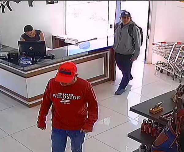 VIDEO | Violento asalto a un local comercial, uno de los ladrones intentó besar a cajera - Radio Imperio 106.7 FM
