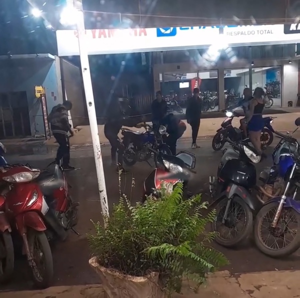 Dos Heridos con Arma Blanca Frente a una Discoteca en Barrio Villa Armando