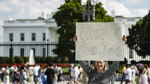 Los demócratas celebran el legado de Biden, los republicanos exigen su dimisión