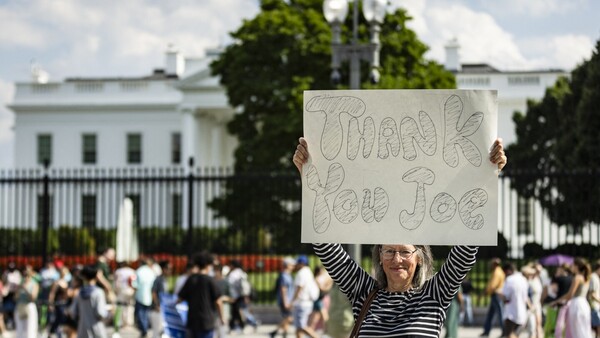 Los demócratas celebran el legado de Biden, los republicanos exigen su dimisión