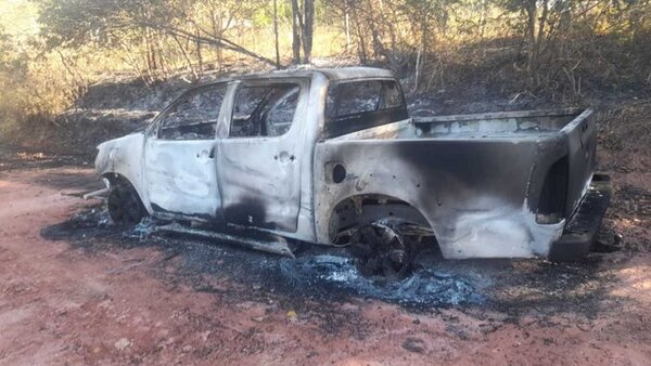 Hallan camioneta incinerada y se presume que es la utilizada en enfrentamiento con militares