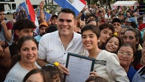 Villarriqueños recibieron en caravana a Aye Alfonso