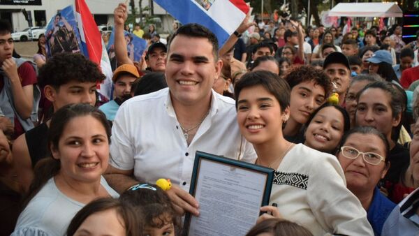 Villarriqueños recibieron en caravana a Aye Alfonso