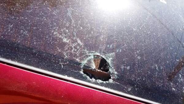 Batalla campal entre barras deja destrozos en Luque •