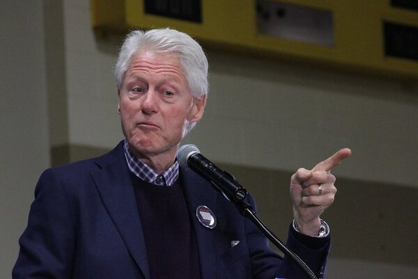Bill y Hillary Clinton respaldan a Kamala Harris