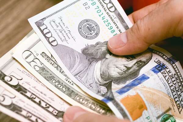 Persiste alza del dólar que ya impacta en combustibles y en otros importados - Economía - ABC Color