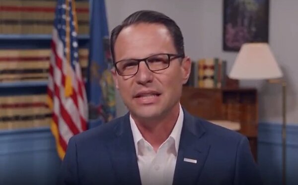 El gobernador propuesto para reemplazar a Biden en las elecciones respalda a Kamala