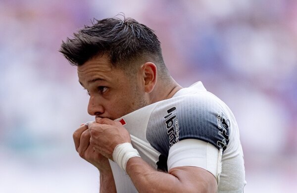 Versus / Corinthians destaca el andar goleador de Ángel Romero