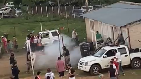 VÁNDALOS INTENTARON QUEMAR PATRULLERA POR DISGUSTO CON ÁRBITRO