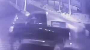 Video: Impudente giro de camioneta ocasiona la muerte de joven delivery en Villa Elisa