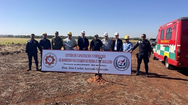 Palada Inicial del futuro local de formación de bomberos voluntarios "Don José Carlos Acevedo Quevedo"