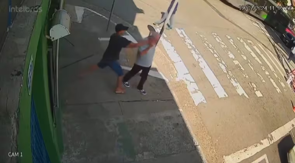 Joven roba celular a un abuelo y muere atropellado por un bus al escapar - Noticiero Paraguay