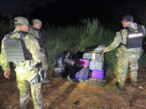 Incautan carga de presunta marihuana en el lago Itaipú