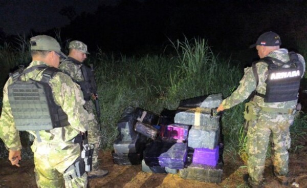 Incautan presunta carga de marihuana en el Lago Itaipu