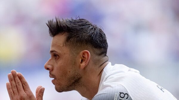 Ángel Romero saca del pozo a Corinthians
