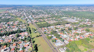Foz de Yguazú: La Itaipú Binacional venderá unas 923 casas hasta 2026 - La Clave