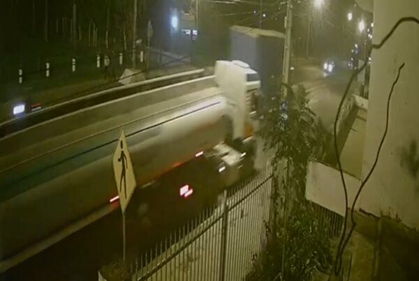 Joven motoca murió arrollado por un camión en zona de Semidei