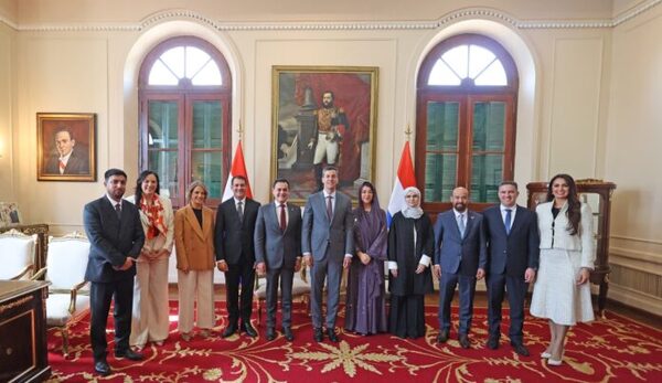 Paraguay y Emiratos Árabes Unidos firman memorándum para modernización del Aeropuerto Silvio Pettirossi - El Trueno
